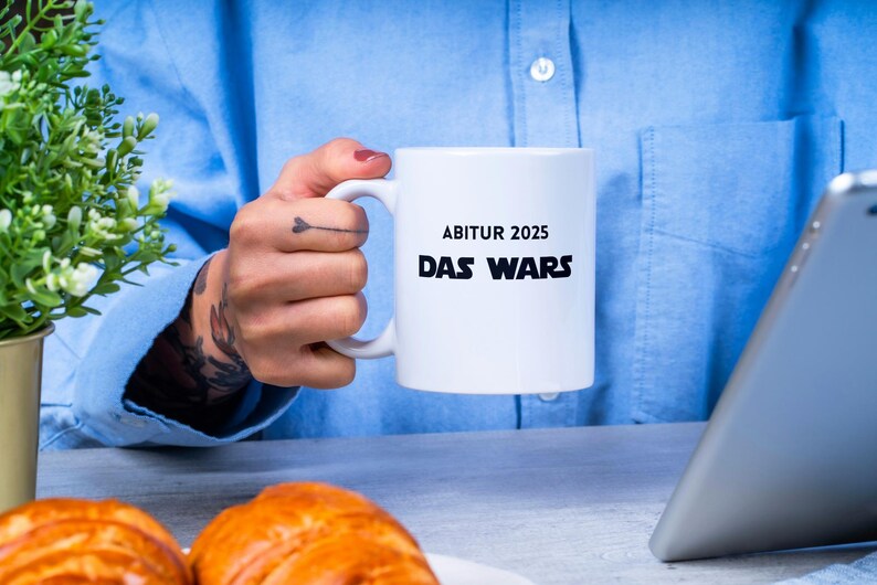 Tasse als Wegbegleiter für Abiturienten, Tasse mit Namen zum Abitur, Tasse für den Abschluss, Tasse für den neuen Lebensabschnitt, Tasse als motivierendes Geschenk Abitur, Tasse für die Abiturzeit, Tasse als Geschenk zum Abitur, personalisierte Tasse Abitur, lustige Tasse für Abiturienten, Tasse mit Abitur Spruch, Tasse für Abiturfeier, Geschenkidee Tasse Abitur, Tasse für den Abiturjahrgang, Tasse mit Namen zum Abitur, kreative Tassen für Abiturienten, Tasse als Erinnerung an das Abitur.