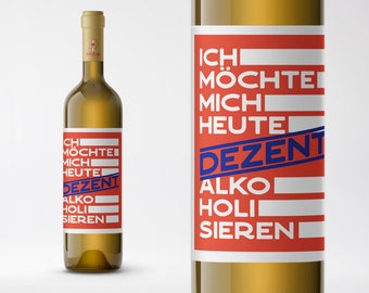 May include: A white wine bottle with a red and white label. The label has the text "ICH MÖCHTE MICH HEUTE DEZENT ALKO HOLI SIREN" in a bold, blue and white font.
