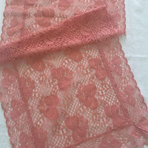 Vintage Rosy Peach Floral Lace Table Runner (14 x 32 Inch)