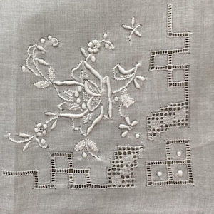 Vintage NWT Brode Main Appenzell Embroidered White Linen Floral Handkerchief 12.5 Inch  Fashion Accessories