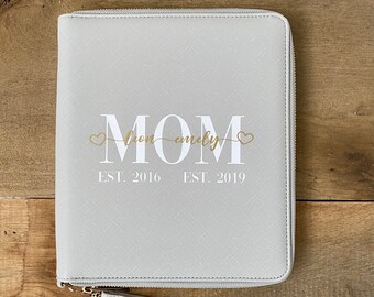 MOM Organizer Storage option for all important documents organized start the day U-Heft Passport Vaccination certificate