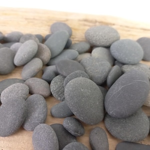 70 Dark Gray Black Beach Pebbles 0.3- 1.5&#39;&#39; (1- 4cm) Ocean Pebble Art Supply Mosaic Stones, Aquarium Fish Tank Garden Decor Vase Fillers