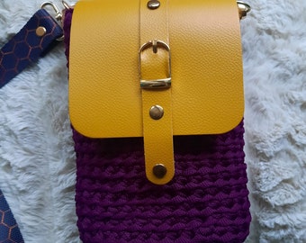 Bolso de crochet color berenjena