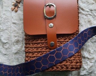 Cinnamon-colored crochet bag