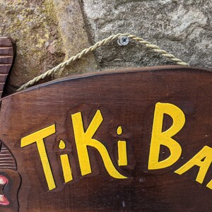 Tiki bar signo de madera pintado a mano cueva del hombre | Etsy