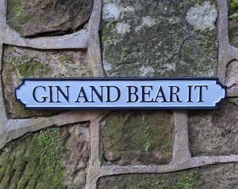 Letrero de calle de metal "Gin and Bear It" para colgar en la pared, para interiores o exteriores