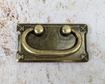 Poignée en métal, style rustique finition bronze, poignée tombante