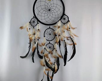 Atrapasueños negro con plumas: Folclore indígena americano para atrapar pesadillas