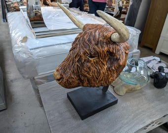 Buste de vache des Highlands sculpté en résine : pièce phare