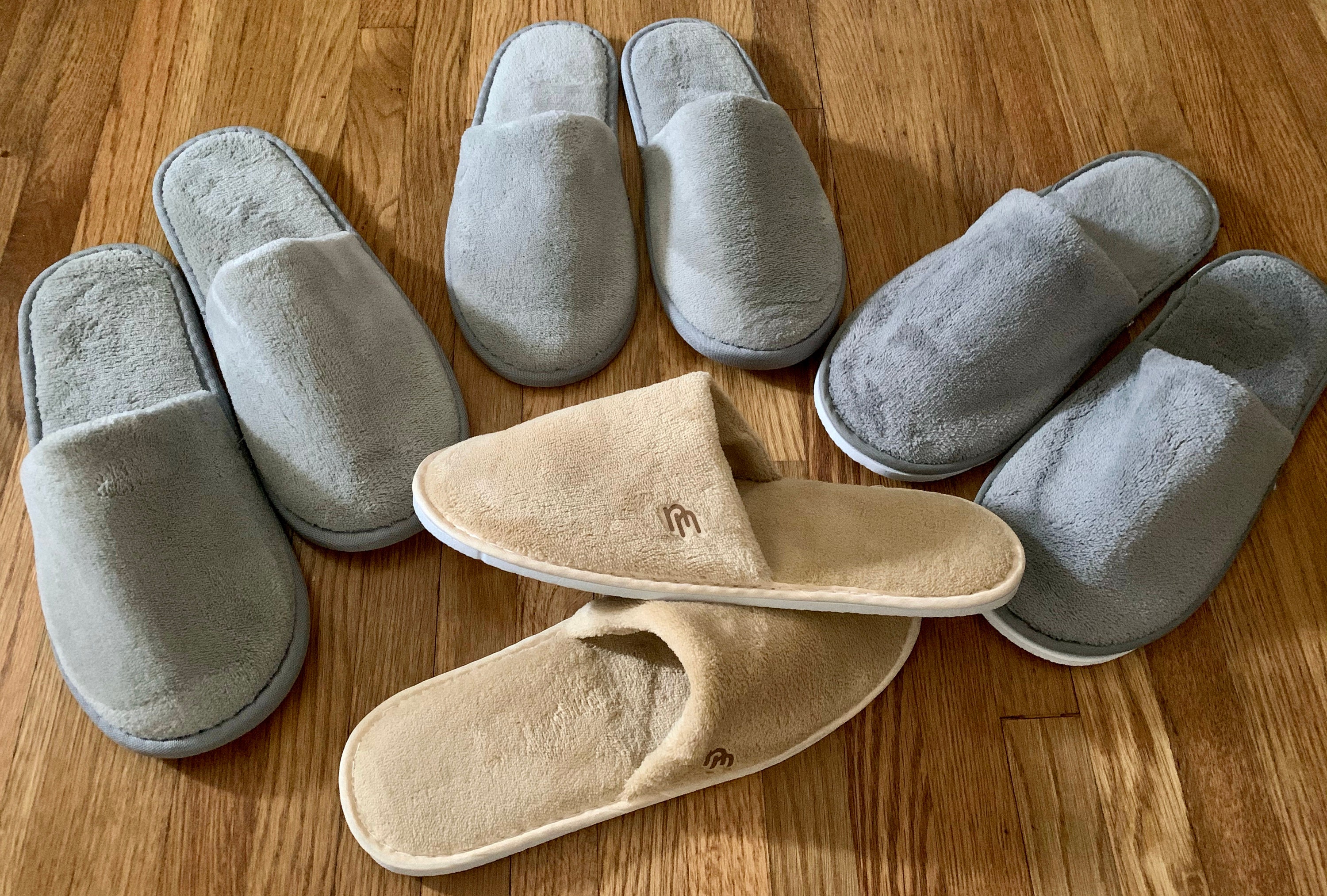 mens closed toe slippers