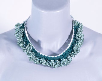 Collar de lentejuelas verdes