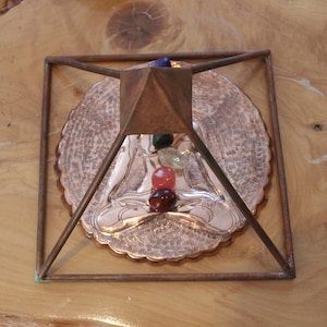 2 in 1 Set, 9&quot;Copper Meditation Healing Energizer Pyramid with Copper Chakra Grid Art