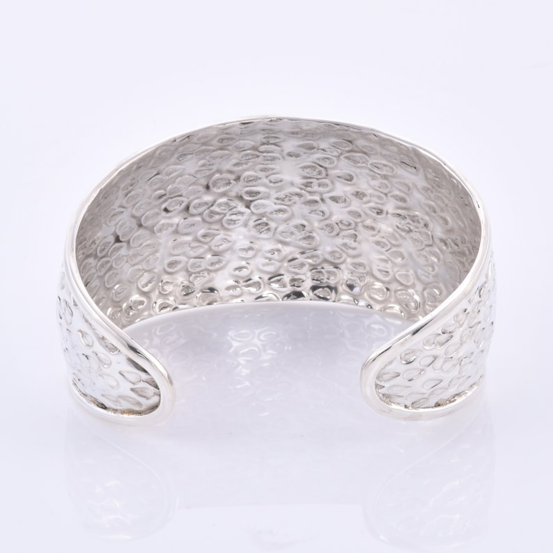 Shungite Studded 925 Sterling Silver Bali Cuff Bangle in hammered Pattern