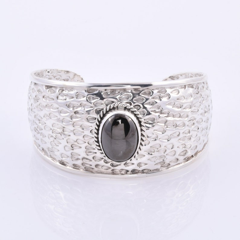 Shungite Studded 925 Sterling Silver Bali Cuff Bangle in hammered Pattern