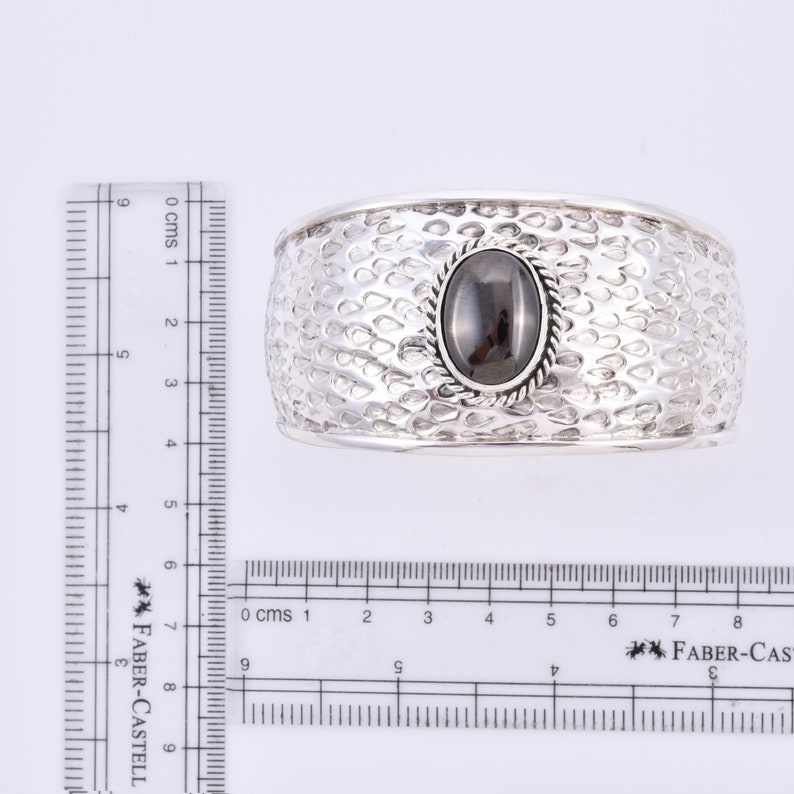 Shungite Studded 925 Sterling Silver Bali Cuff Bangle in hammered Pattern