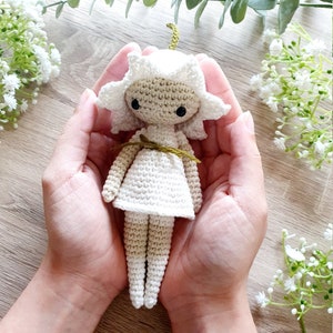 Muguet the Flower Girl - critter stitch crochet pattern / amigurumi