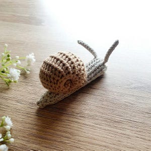 Edward the snail - critter stitch crochet pattern / amigurumi