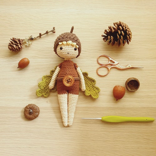 Acorn Sprite - critter stitch crochet pattern / amigurumi little oliver