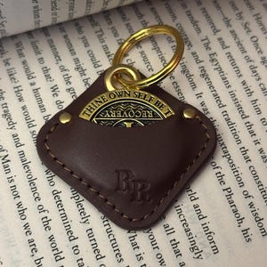 Porte-monnaie en cuir | Porte-clés fait main | Cuir pleine fleur havane végétal | Porte-médaillon | Cadeau sobriété