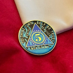 5-Jahres-Chip AA | Blaues Sobriety Medaillon | Genesungsgeschenk | Anonyme Alkoholiker Münze | Gelassenheit Gebets Token | UK-Produkt