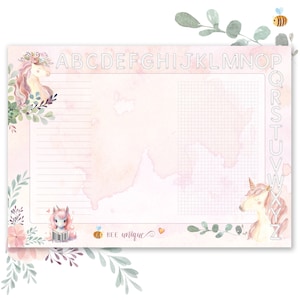 Könnte beinhalten: Ein rosa-weißes druckbares Arbeitsblatt mit einem Einhorn- und Bienen-Motiv. Das Arbeitsblatt enthält einen linierten Bereich zum Schreiben, einen Rasterbereich zum Zeichnen und ein gepunktetes Alphabet zum Nachzeichnen. Der Text "BEE unique" befindet sich am unteren Rand der Seite.