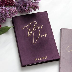Plum Velvet Gelübde für Sie und Ihn, 2er-Set Benutzerdefinierte Gelübdebücher, luxuriöses personalisiertes Gelöbnisbuch, Mr & Mrs Gelübde A4, Goldfolie Gelübdehefte, Silberfolie