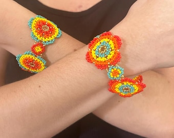 Pulsera mexicana de cuentas con flores