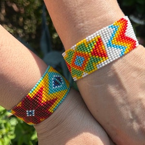 Pulsera mexicana con cuentas huicholes