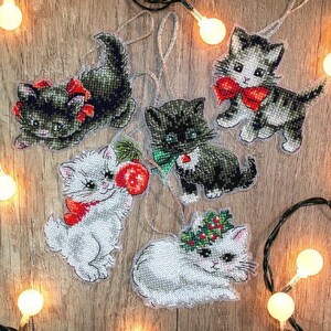 Christmas kittens toy, cross stitch kit plastic canvas, Letistitch Counted Cross Stitch Kit, embroidery kit kittens
