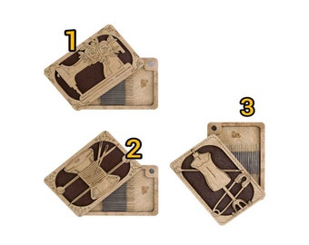 Op de afbeelding: Drie houten dozen met verschillende naai-thema ontwerpen. Elke doos heeft een scharnierend deksel dat opent om een ​​vak te onthullen dat gevuld is met naalden. De ontwerpen omvatten een naaimachine, een spoel garen en een naaivorm met spelden.