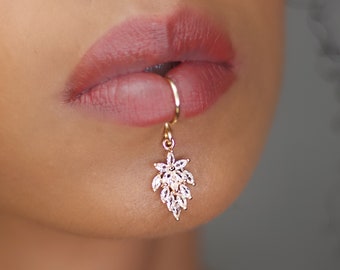 LIPLORE - GOLD AURA 6 | Gold Crystal Dangle Lip Cuff - No Piercing Needed, Lip Ring, Faux Piercing, Pendant Lip Hugger