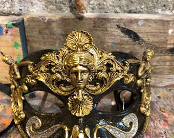 Elegant eye mask decorated with golden baroque friezes and silver glitter - Handmade black carnival mask