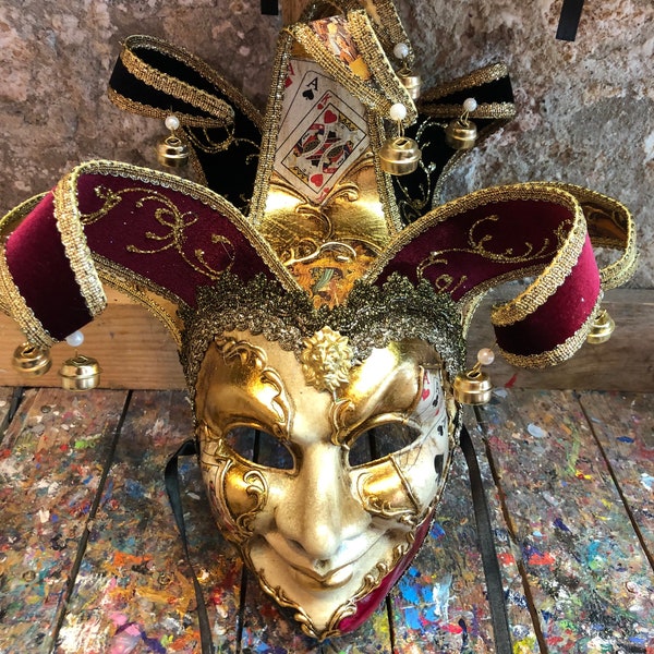 Máscara de carnaval de bufón exclusiva decorada a mano - Máscara de comodín veneciano para fiestas de carnaval