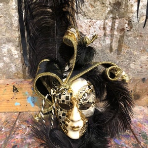 Carnival face mask with feathers and golden decorations - Mask for ornamental use - Hand painted and decorated in Venice