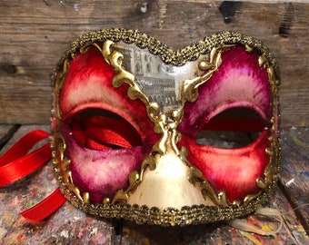 Masque de carnaval doré et rouge - Masque original fabriqué et décoré à Venise.