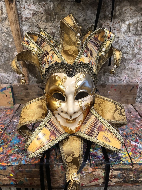 黄金のベネチアン・ジェスターマスク - 手作りで装飾されたカーニバル