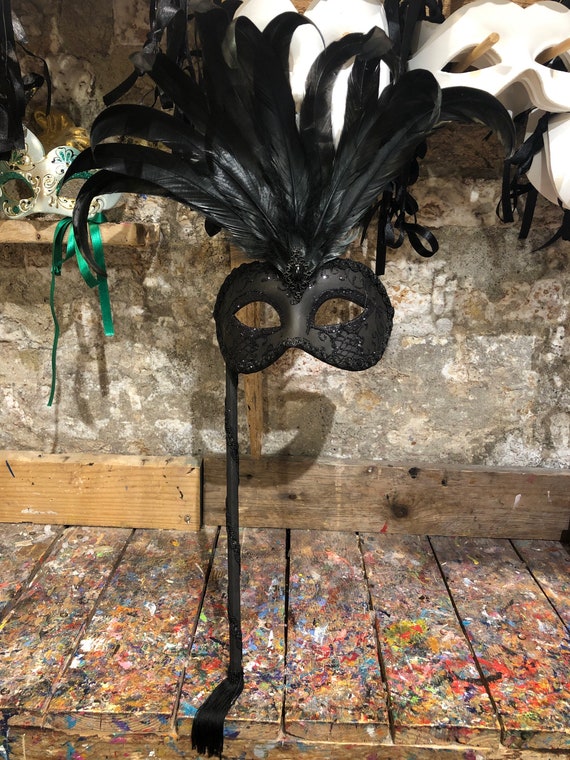 Maschera originale veneziana con bastone per feste di carnevale dipinta e  decorata a mano da esperti artigiani -  Italia