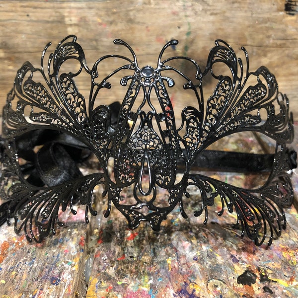 Original Venetian mask for carnival parties in metal and very light to wear