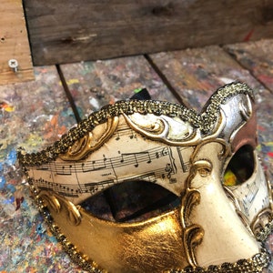 Gouden Colombina-masker Carnavalsmasker gemaakt in Venetië Ogenmasker Met de hand ontworpen en beschilderd afbeelding 2
