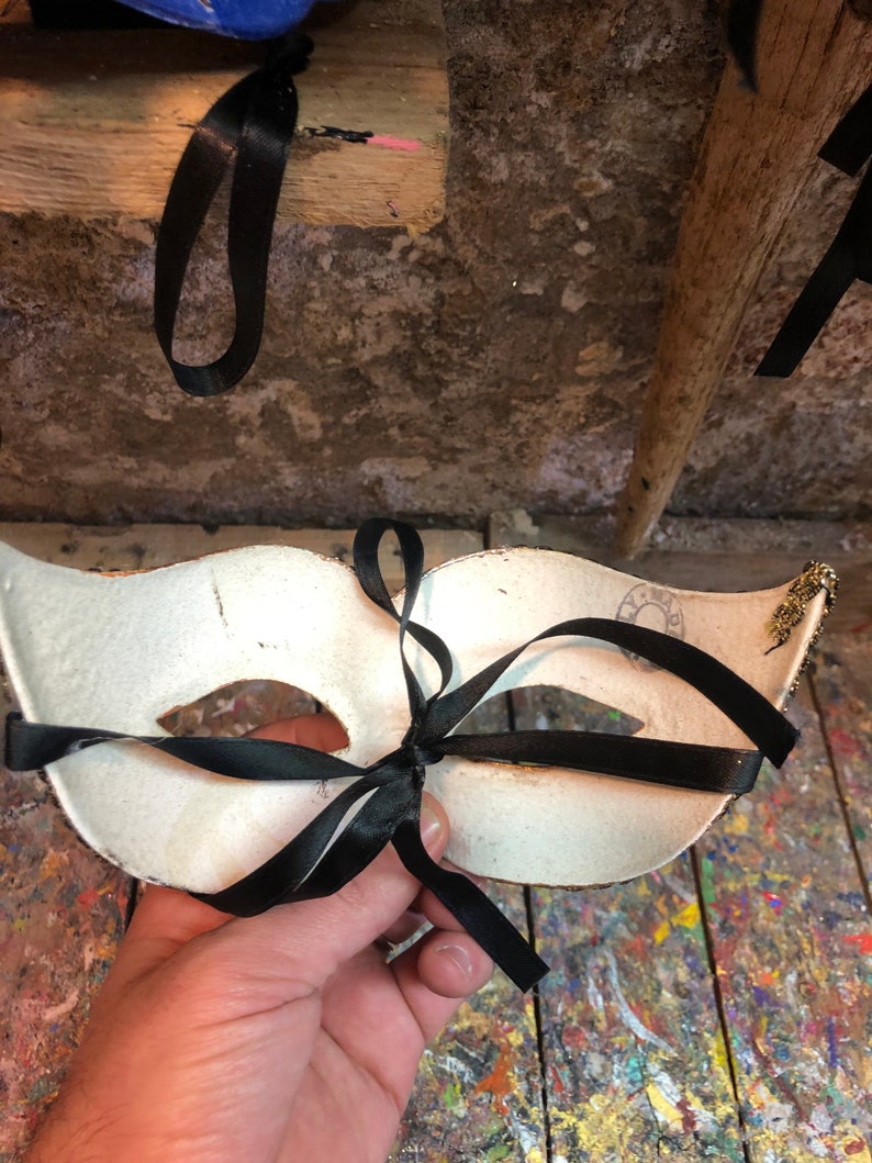 Gouden Colombina-masker Carnavalsmasker gemaakt in Venetië Ogenmasker Met de hand ontworpen en beschilderd afbeelding 4