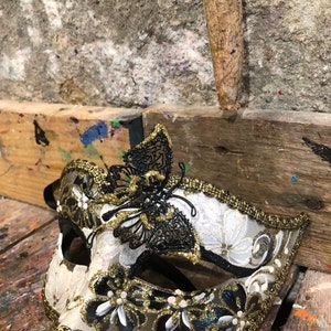 Carnival eye mask decorated with butterfly, glitter and floral motifs - Handmade carnival mask