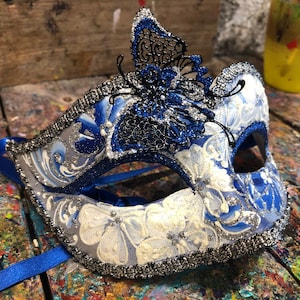 Elegant eye mask with butterfly and glitter - Carnival mask handmade and decorated in Venice