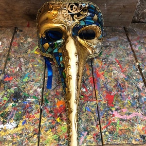 Golden Venetian mask for carnival parties - Hand-decorated Venetian Zanni mask