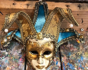 Jolly Venetian mask decorated with gold leaf and precious fabrics - Handcrafted mask for decorations - Not wearable