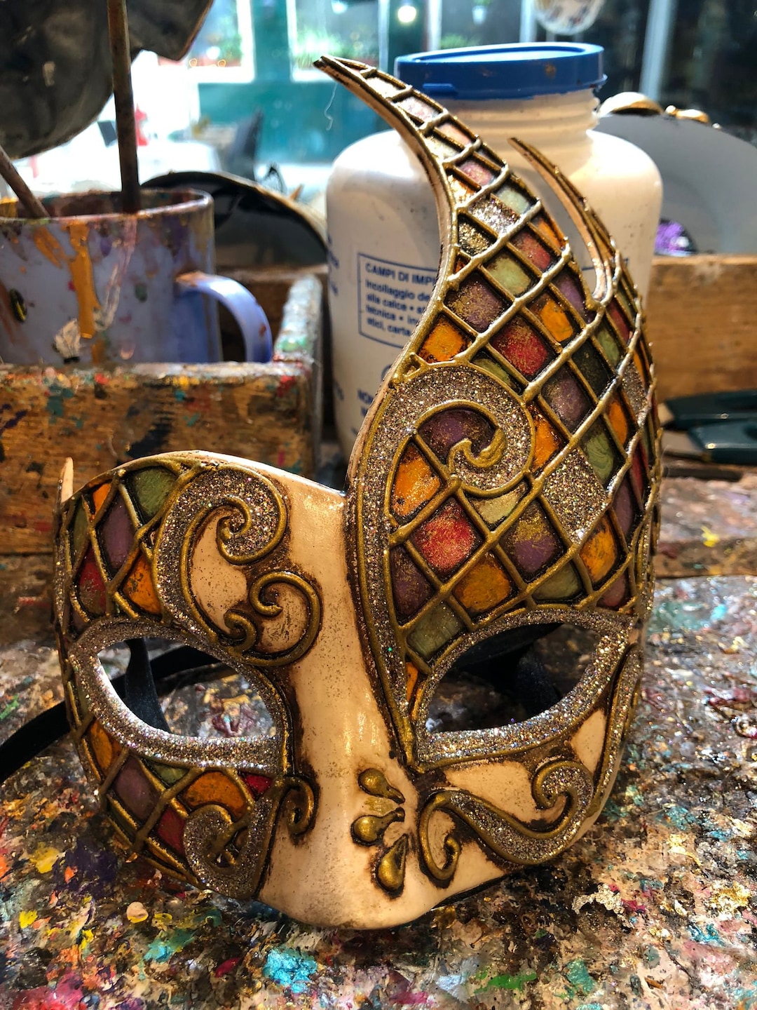 Eye mask elegante dipinta con splendidi colori stile arlecchino e