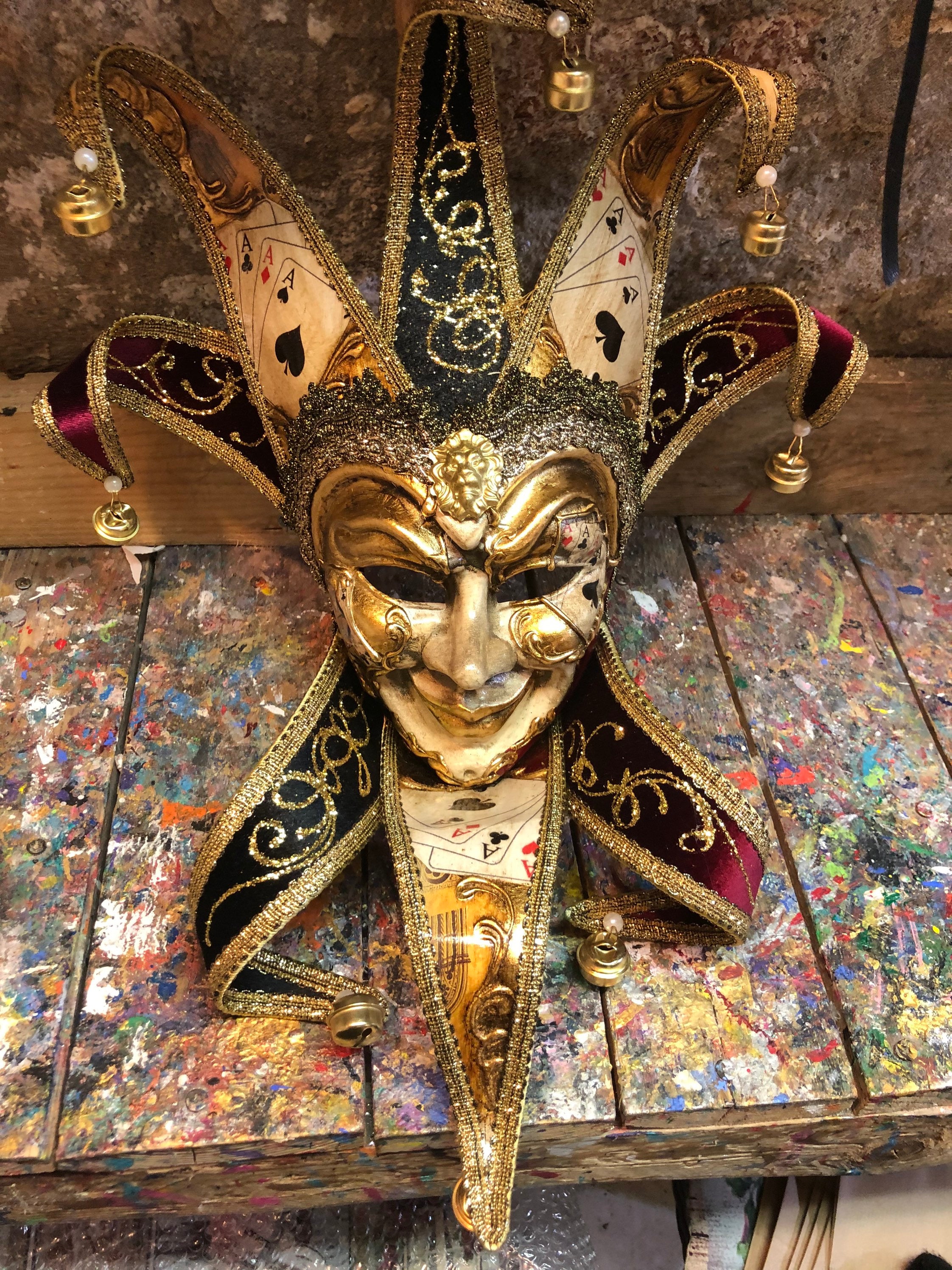 Maschera carnevale Jolly con carte da poker Maschera da giullare per  decorazione e ornamento Fatta a mano a Venezia Non indossabile -  Italia