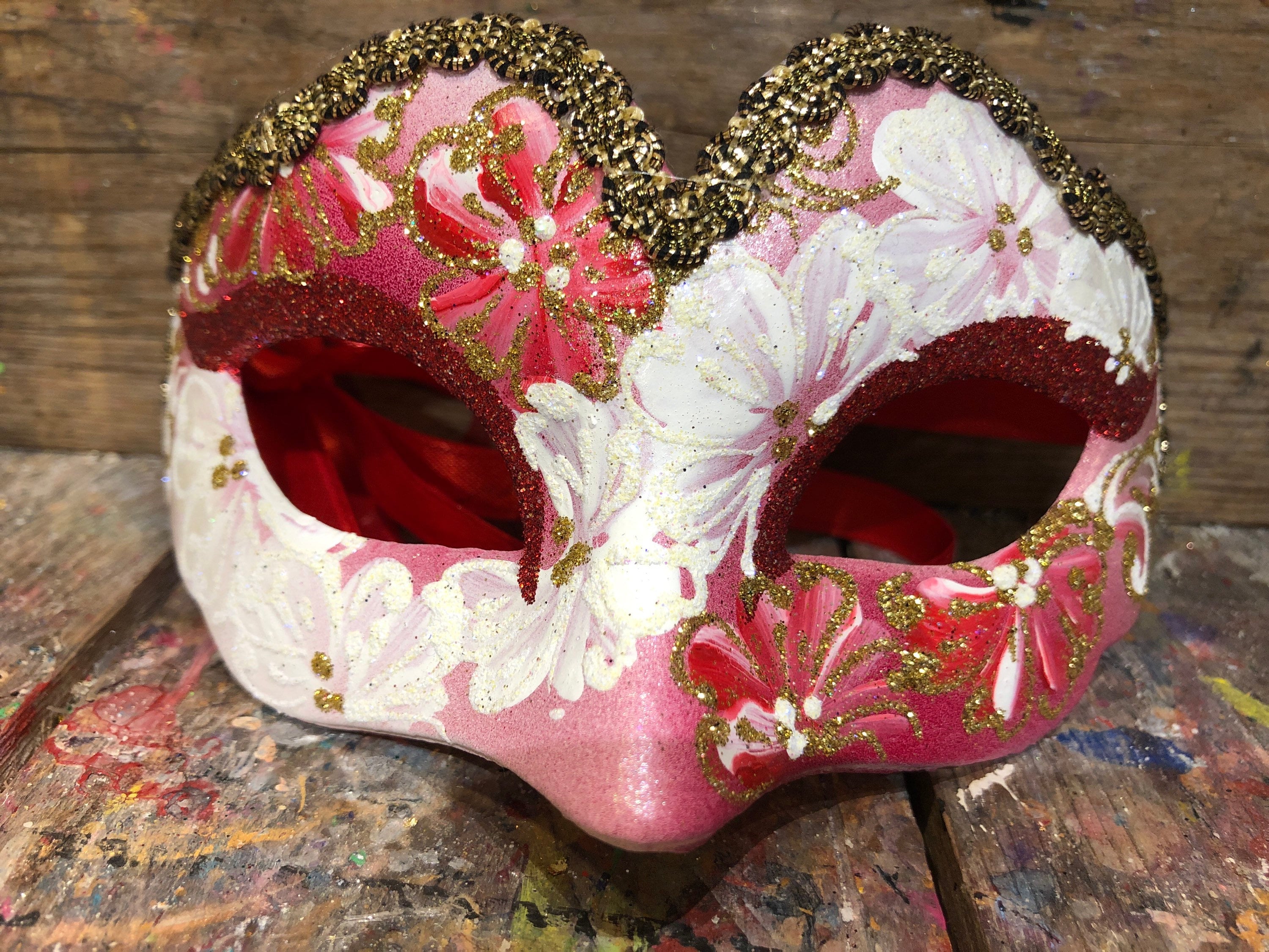 花飾り付きピンクのベネチアンカーニバルマスク - カーニバルアイ