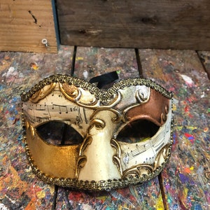 Gouden Colombina-masker Carnavalsmasker gemaakt in Venetië Ogenmasker Met de hand ontworpen en beschilderd afbeelding 1