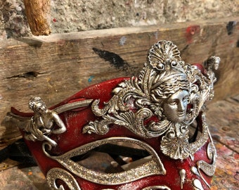 Handmade Venetian eye mask decorated with golden baroque friezes and silver glitter - Elegant mask for carnival parties