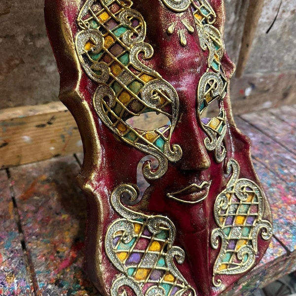 Exclusive Violin-shaped carnival mask - Exclusive hand-painted Venetian mask with precious red and silver decorations